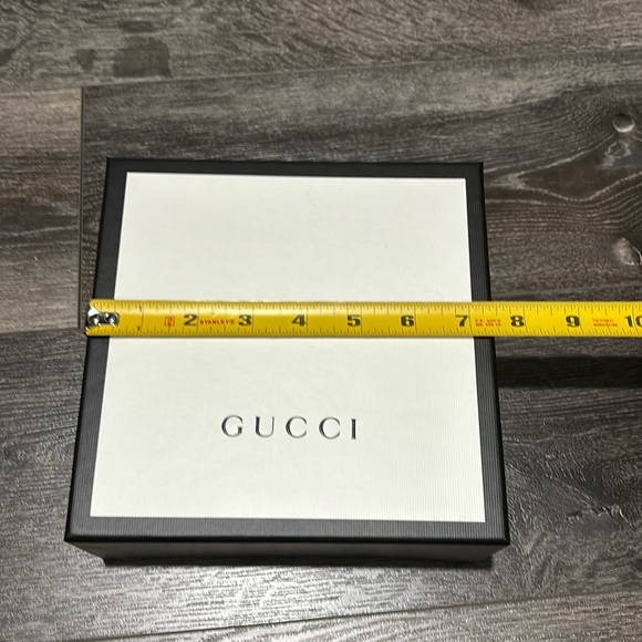 Black and white Gucci Gift Box and tissue paper - Picture 2 of 6